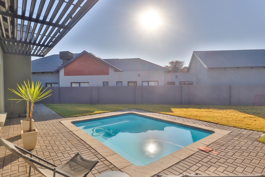 To Let 4 Bedroom Property for Rent in The Coves North West